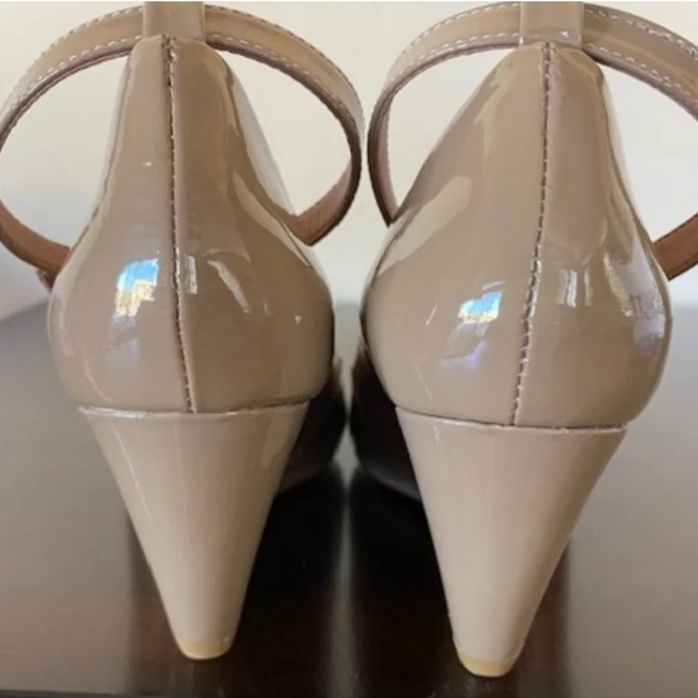 NWT Women's Bamboo Elegant Nude Wedge Heels
